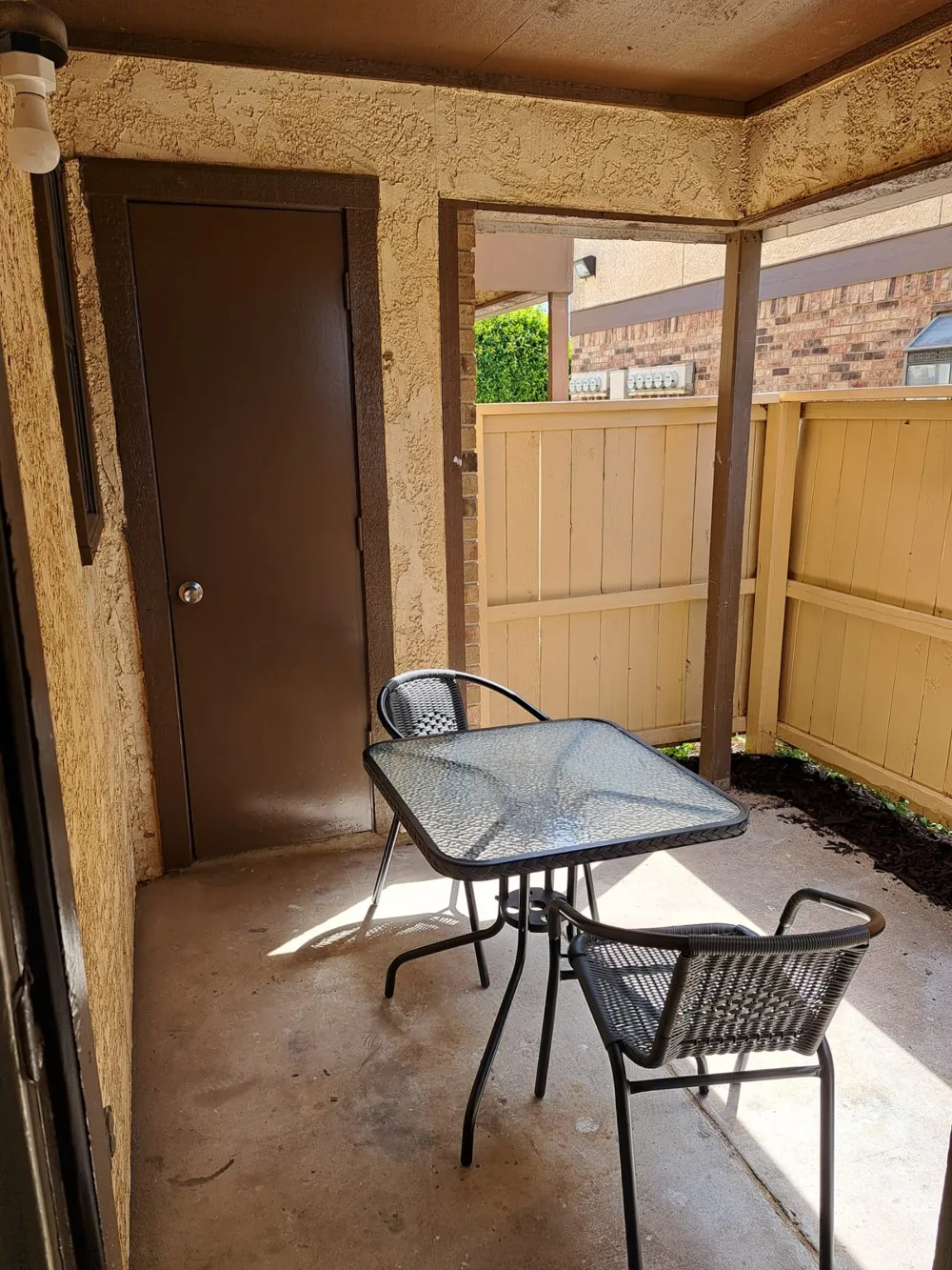 1702 Crest Point Drive Arlington, TX 76012