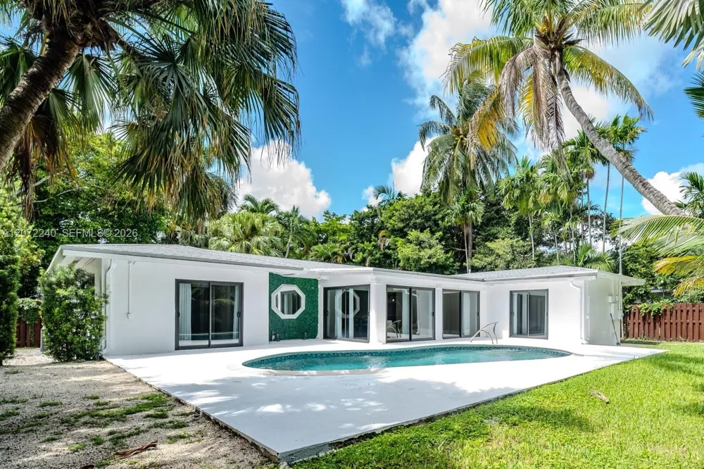 1825 Alamanda Dr North Miami, FL 33181