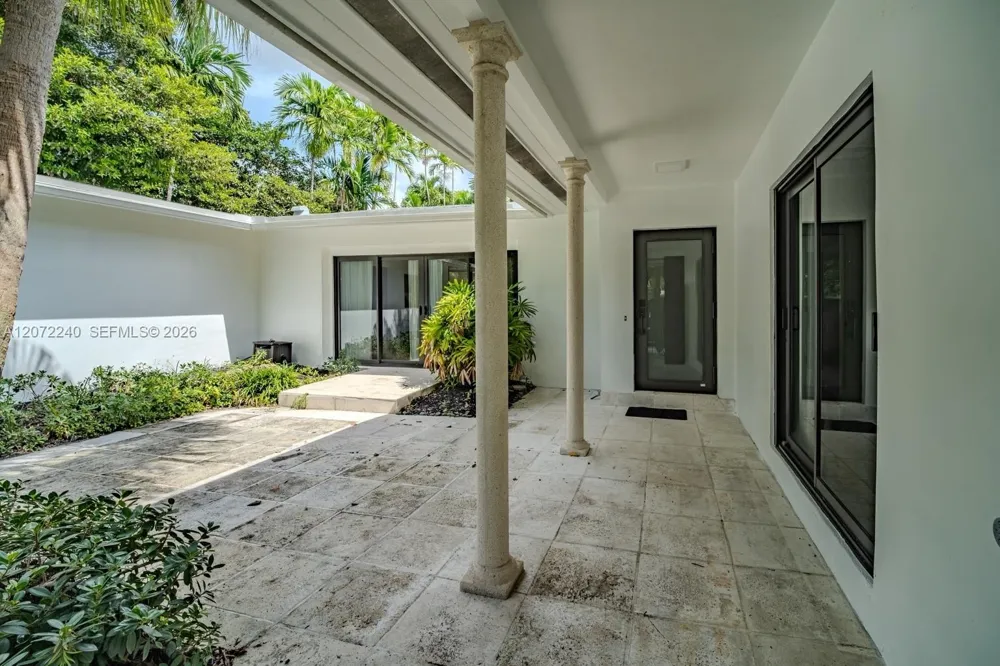 1825 Alamanda Dr North Miami, FL 33181