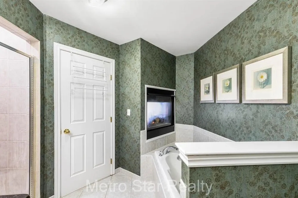 120 village way Way Canton, MI 48188