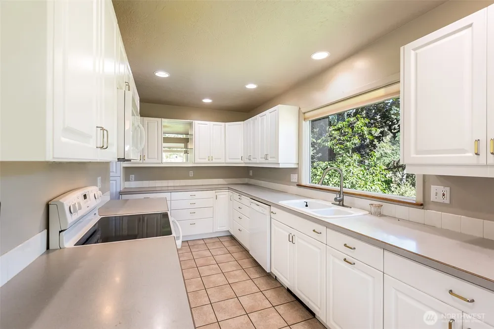 31 McFarland Drive Sequim, WA 98382
