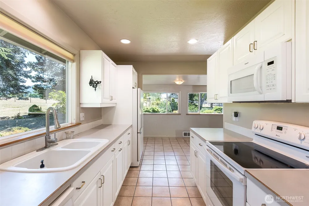 31 McFarland Drive Sequim, WA 98382