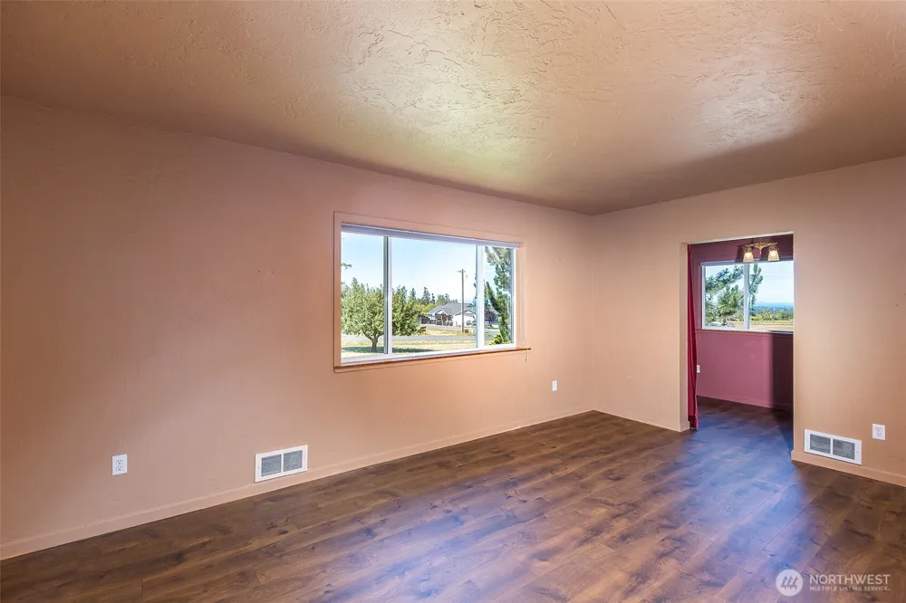 31 McFarland Drive Sequim, WA 98382