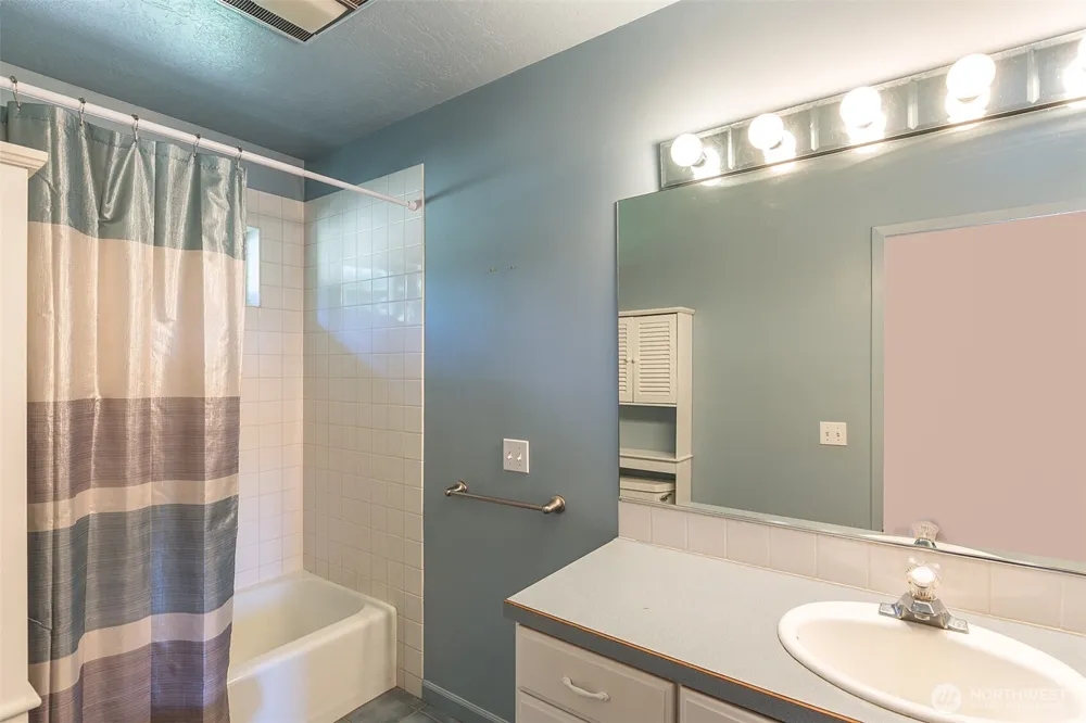 31 McFarland Drive Sequim, WA 98382