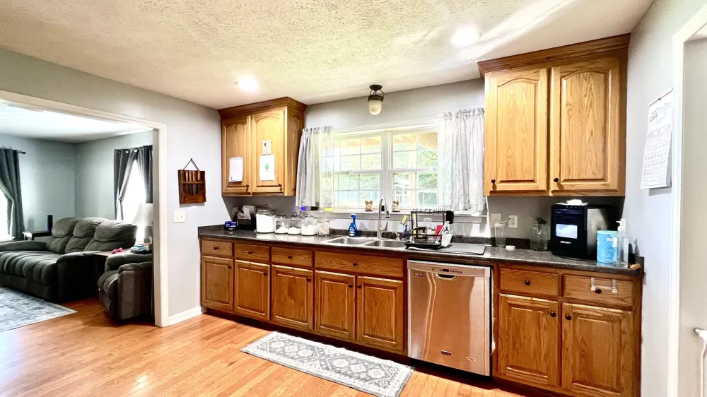 690 Monument Rd Summertown, TN 38483