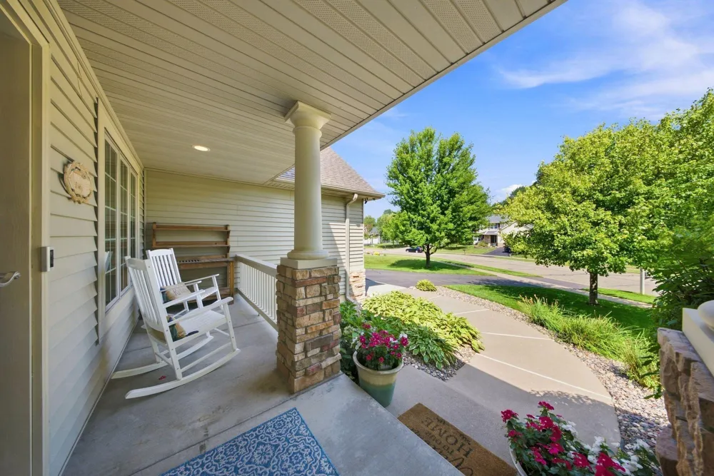 605 Knollwood Drive Hudson, WI 54016