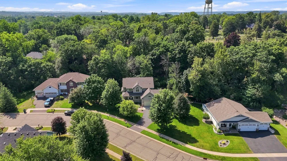 605 Knollwood Drive Hudson, WI 54016