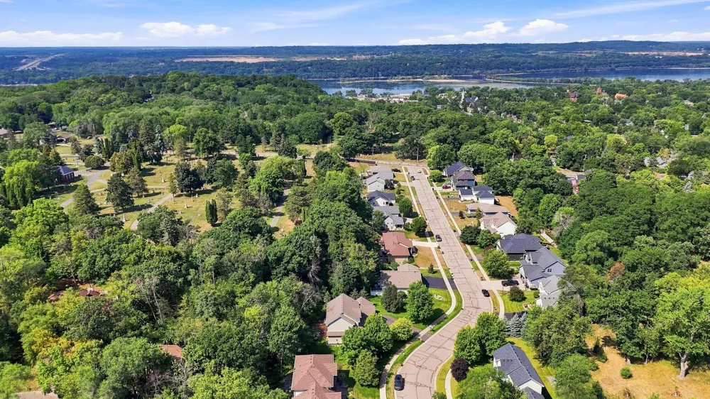 605 Knollwood Drive Hudson, WI 54016
