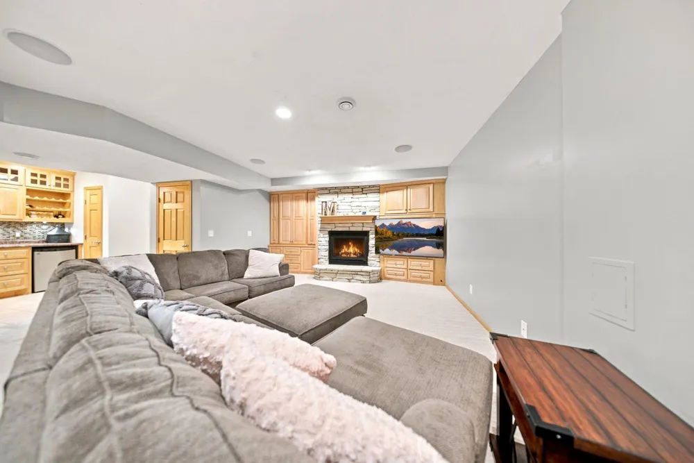605 Knollwood Drive Hudson, WI 54016