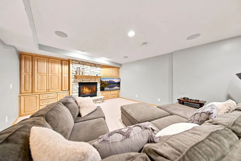 605 Knollwood Drive Hudson, WI 54016
