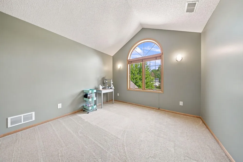 605 Knollwood Drive Hudson, WI 54016