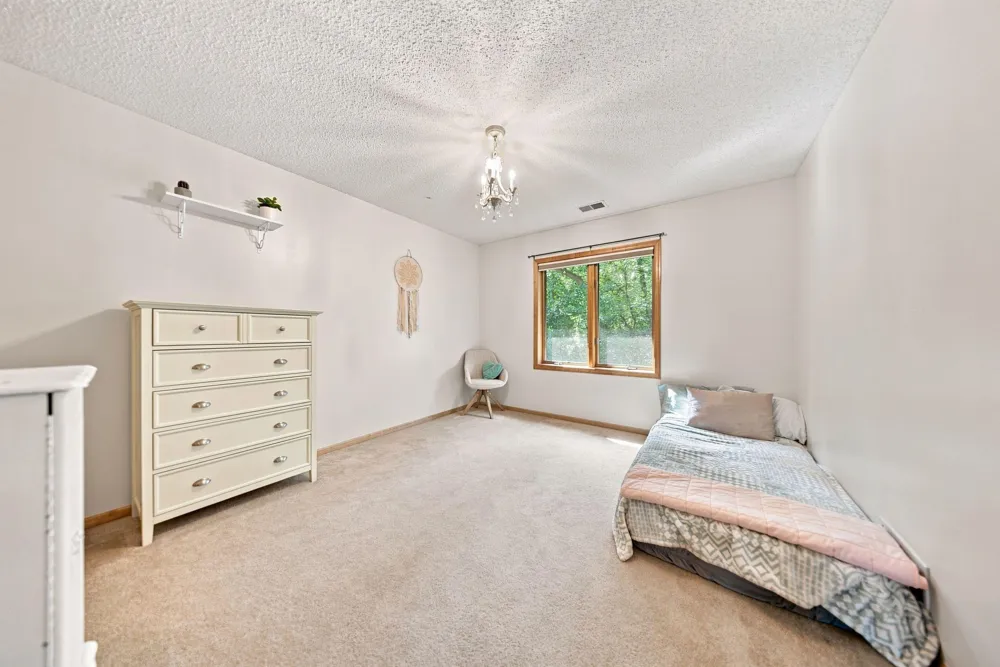 605 Knollwood Drive Hudson, WI 54016