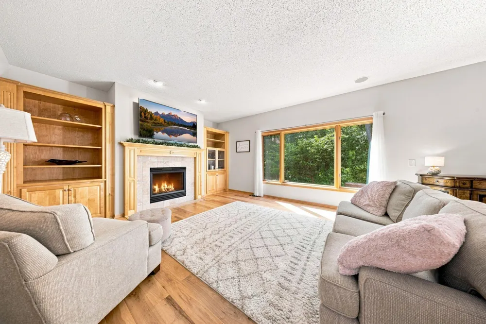 605 Knollwood Drive Hudson, WI 54016