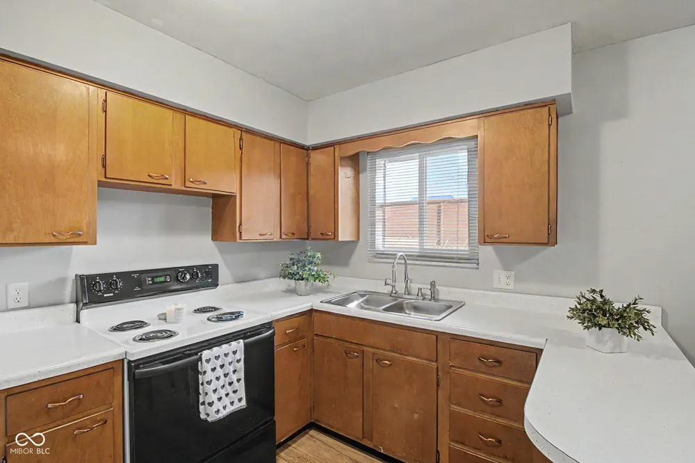 1913 Hawthorne Drive Plainfield, IN 46168