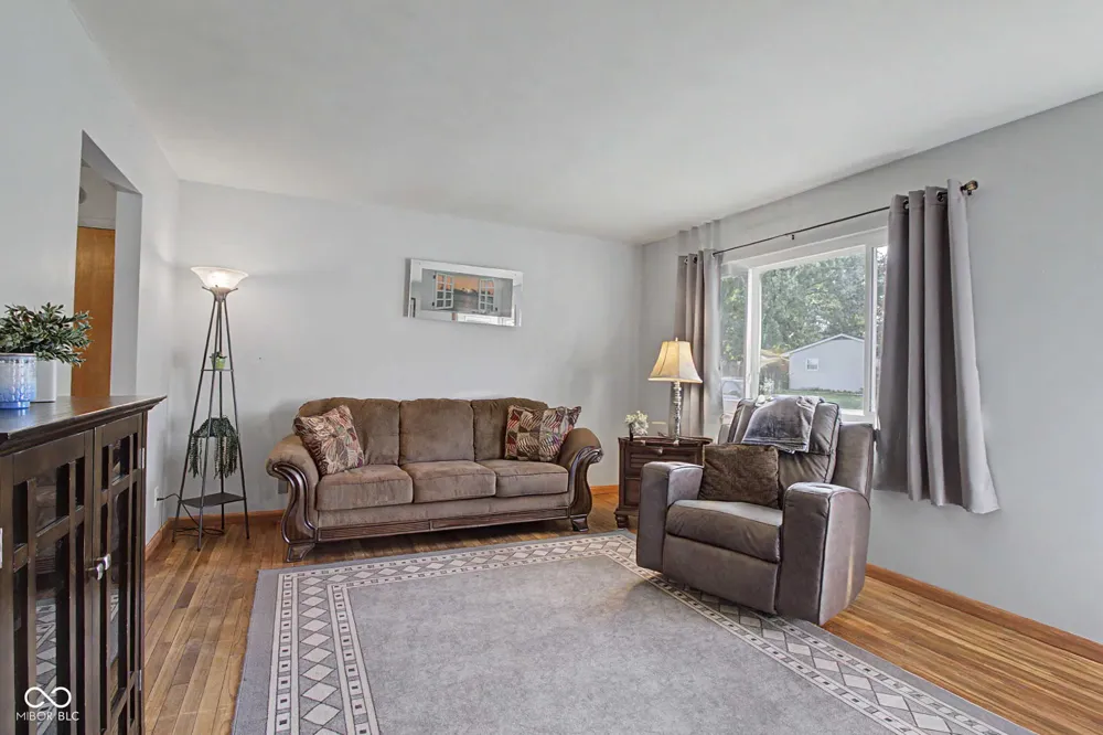 1913 Hawthorne Drive Plainfield, IN 46168