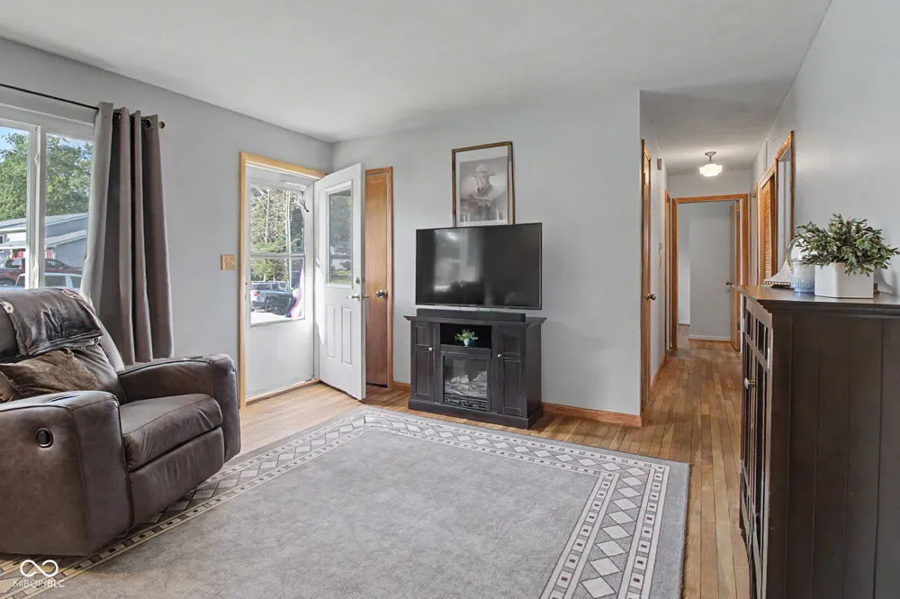 1913 Hawthorne Drive Plainfield, IN 46168