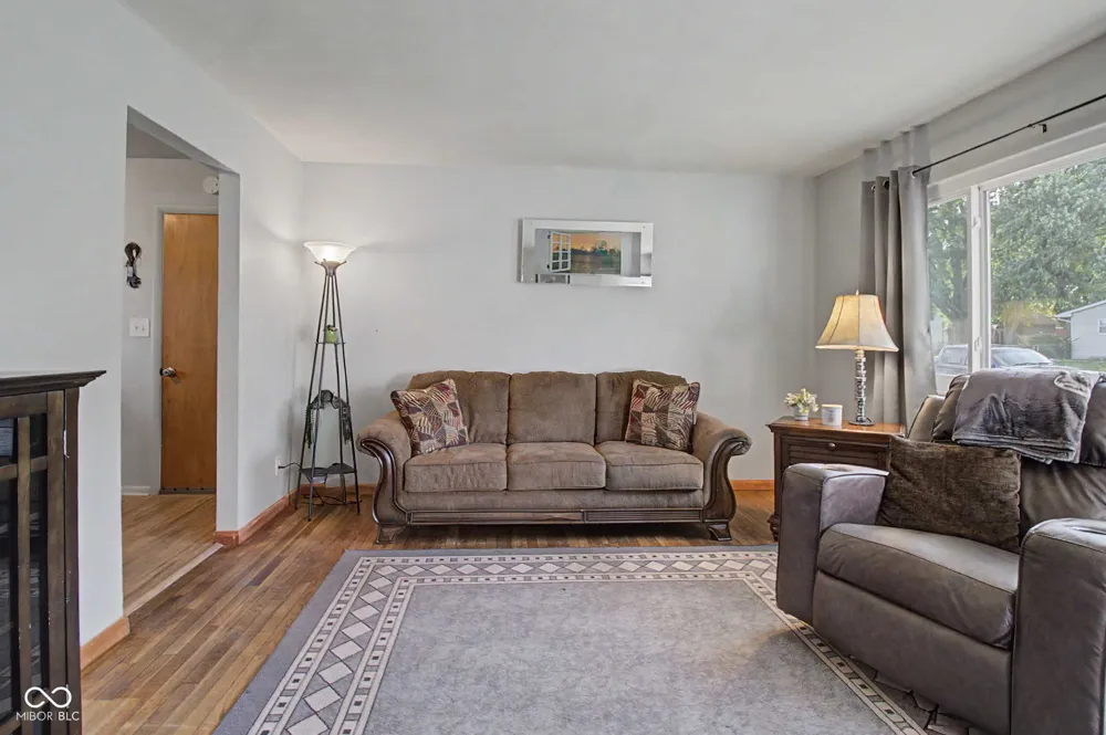1913 Hawthorne Drive Plainfield, IN 46168