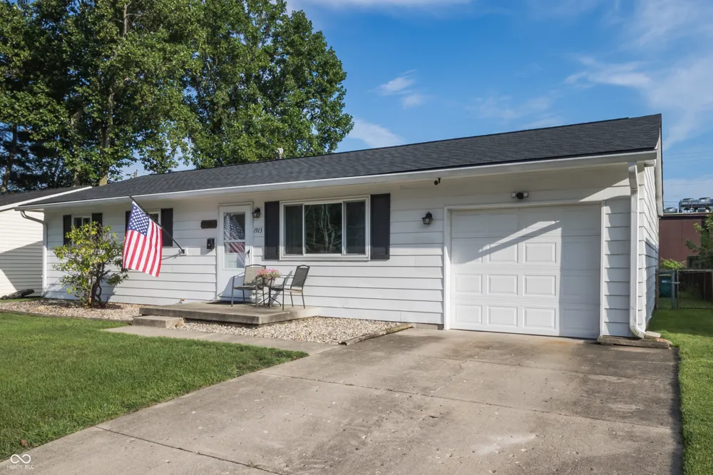1913 Hawthorne Drive Plainfield, IN 46168
