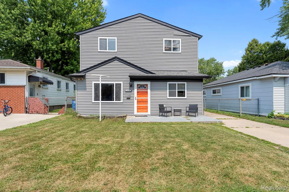 21708 Powers Avenue Dearborn Heights City, MI 48125