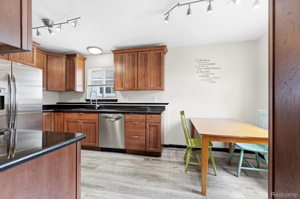 21708 Powers Avenue Dearborn Heights City, MI 48125