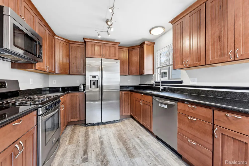 21708 Powers Avenue Dearborn Heights City, MI 48125