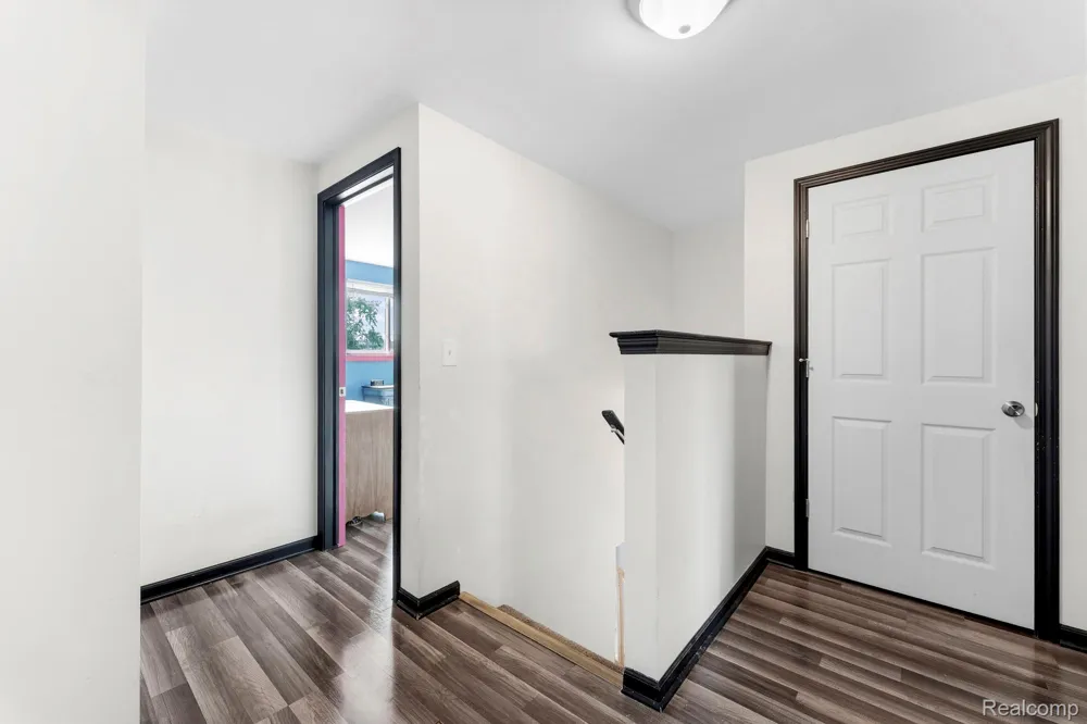 21708 Powers Avenue Dearborn Heights City, MI 48125