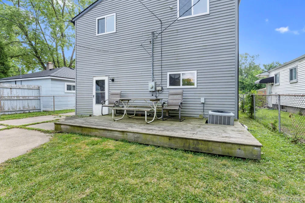 21708 Powers Avenue Dearborn Heights City, MI 48125