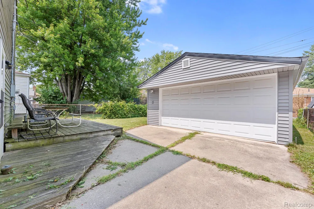 21708 Powers Avenue Dearborn Heights City, MI 48125
