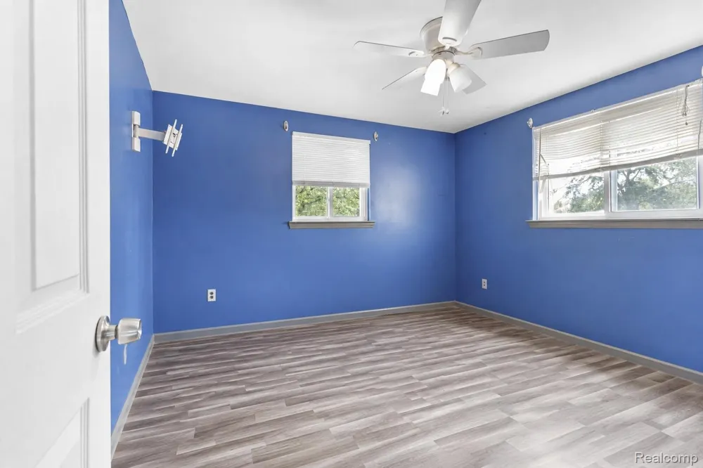 21708 Powers Avenue Dearborn Heights City, MI 48125