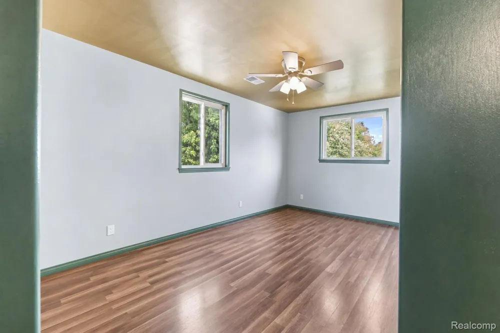 21708 Powers Avenue Dearborn Heights City, MI 48125