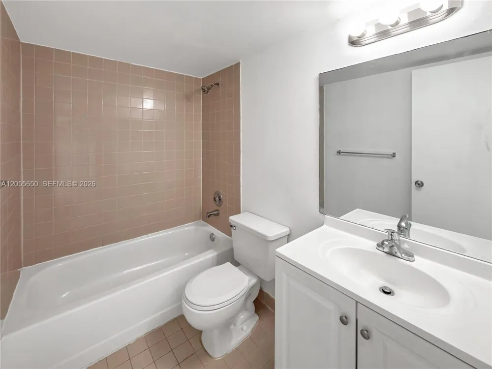 8260 SW 210th St #309 Cutler Bay, FL 33189