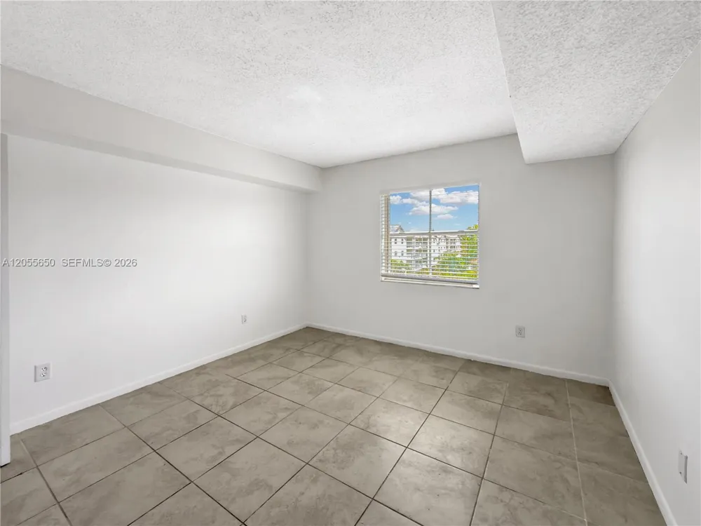 8260 SW 210th St #309 Cutler Bay, FL 33189
