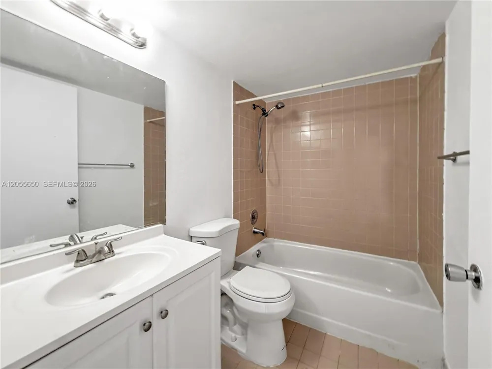 8260 SW 210th St #309 Cutler Bay, FL 33189