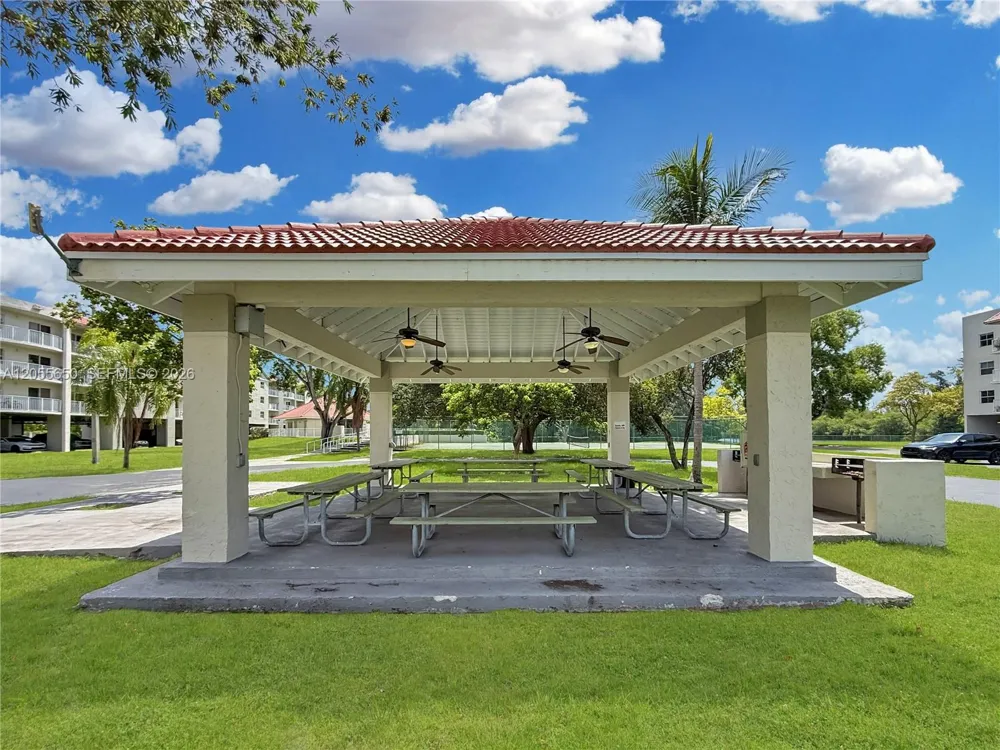 8260 SW 210th St #309 Cutler Bay, FL 33189