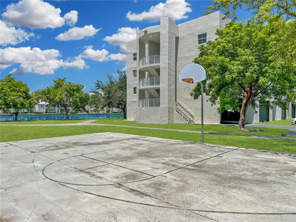 8260 SW 210th St #309 Cutler Bay, FL 33189