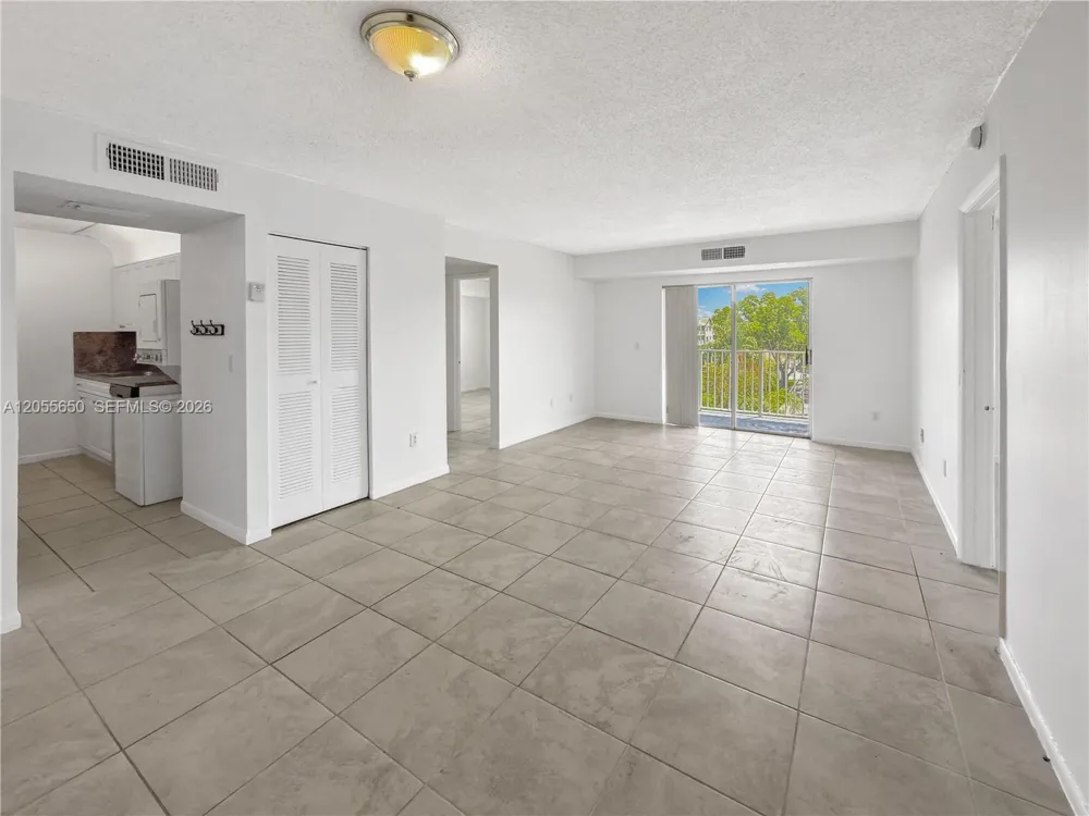8260 SW 210th St #309 Cutler Bay, FL 33189