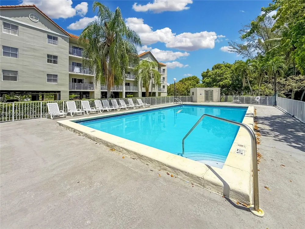8260 SW 210th St #309 Cutler Bay, FL 33189