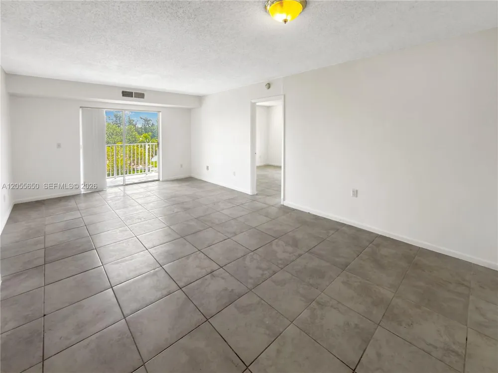 8260 SW 210th St #309 Cutler Bay, FL 33189