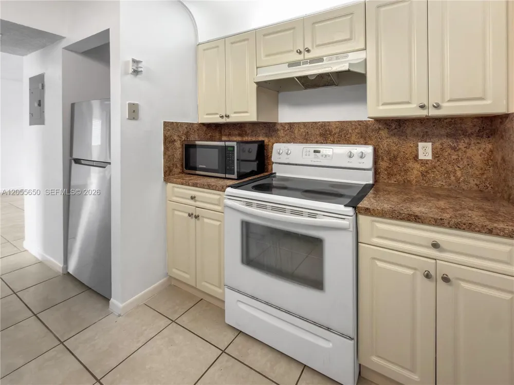 8260 SW 210th St #309 Cutler Bay, FL 33189