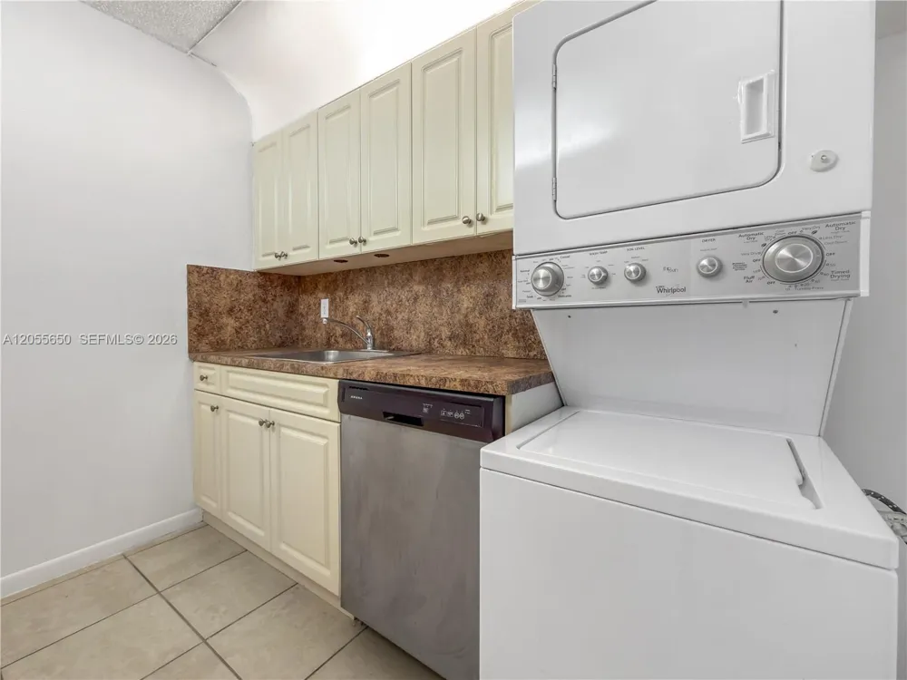 8260 SW 210th St #309 Cutler Bay, FL 33189