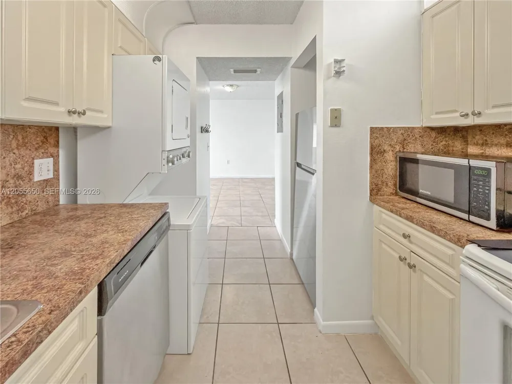 8260 SW 210th St #309 Cutler Bay, FL 33189