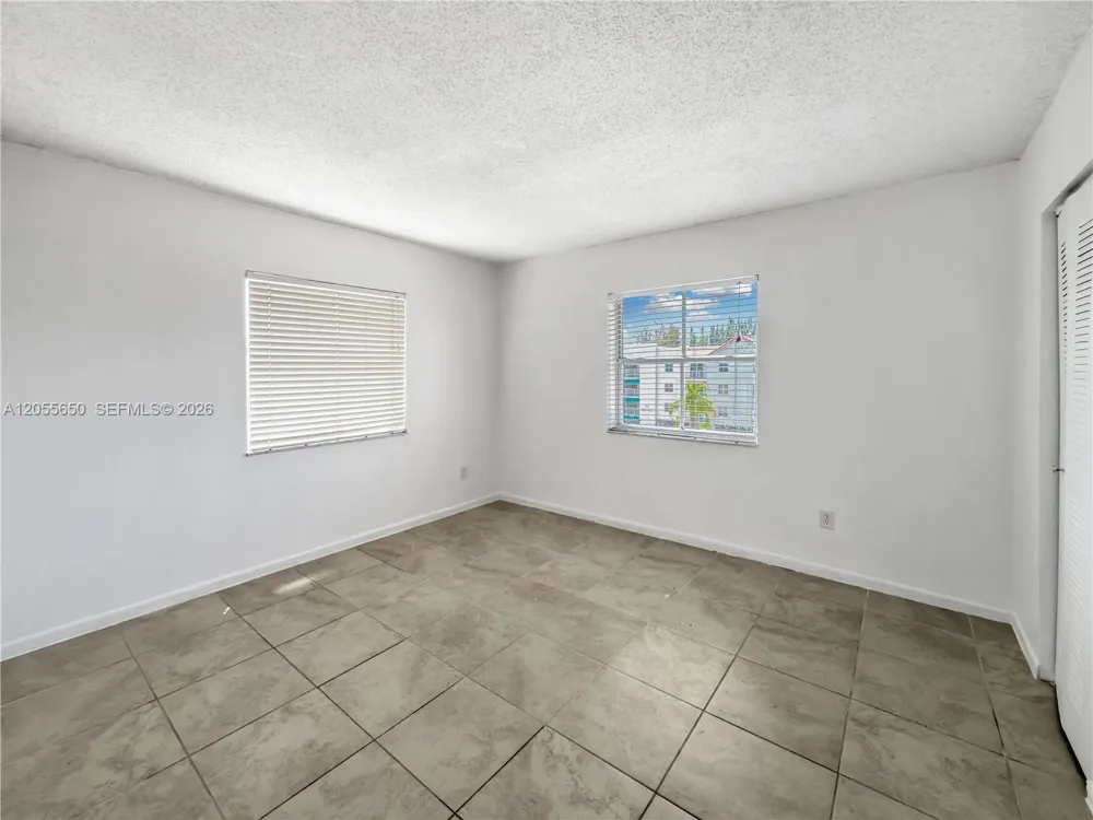 8260 SW 210th St #309 Cutler Bay, FL 33189