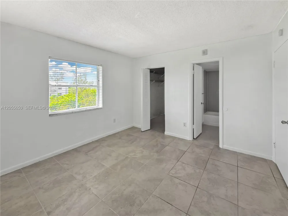 8260 SW 210th St #309 Cutler Bay, FL 33189