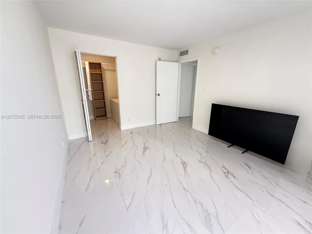 16909 Bay Rd #817 Sunny Isles Beach, FL 33160