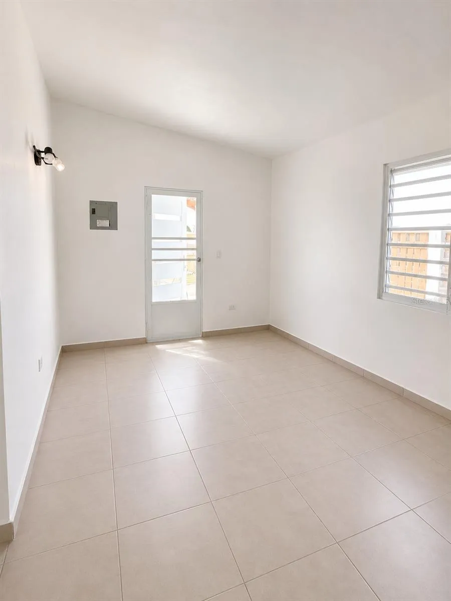 CALLE PASCUA URB. MANUEL CORCHADO Isabela, PR 00662