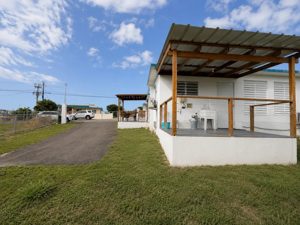 CALLE PASCUA URB. MANUEL CORCHADO Isabela, PR 00662