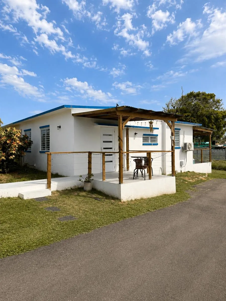 CALLE PASCUA URB. MANUEL CORCHADO Isabela, PR 00662