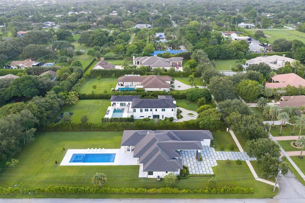 13600 PINE MEADOW COURT Davie, FL 33325