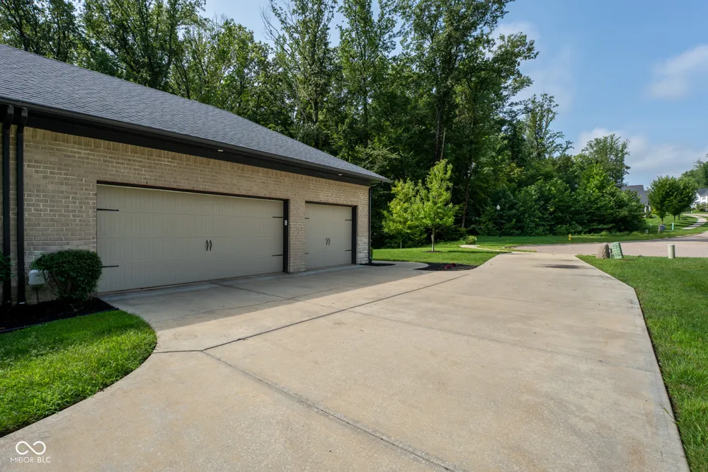 5059 Oak Ridge Trail Columbus, IN 47201