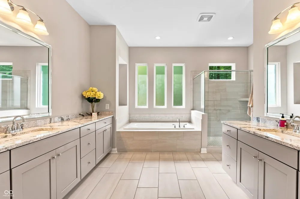 5059 Oak Ridge Trail Columbus, IN 47201